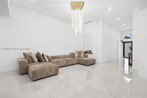 Villa ou maison à louer à Miami, Floride: 4 chambres, 212.47 m2 № 1933259 - photo 5