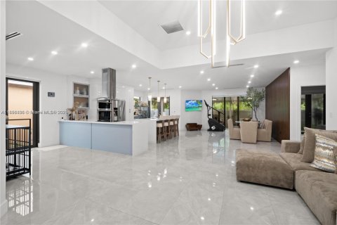 Villa ou maison à louer à Miami, Floride: 4 chambres, 212.47 m2 № 1933259 - photo 14