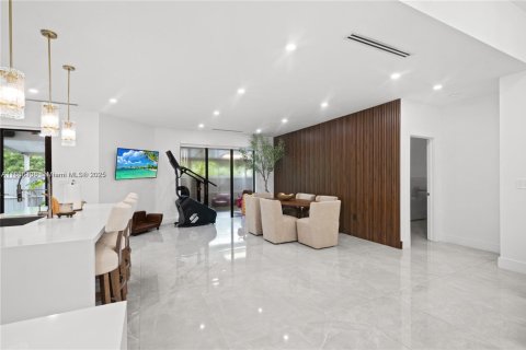 Villa ou maison à louer à Miami, Floride: 4 chambres, 212.47 m2 № 1933259 - photo 12