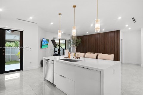 Villa ou maison à louer à Miami, Floride: 4 chambres, 212.47 m2 № 1933259 - photo 16