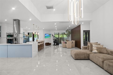 Villa ou maison à louer à Miami, Floride: 4 chambres, 212.47 m2 № 1933259 - photo 13