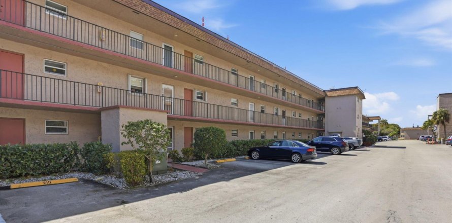 Condo à Palm Springs, Floride, 1 chambre № 2248381