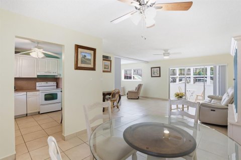 Copropriété à vendre à Palm Springs, Floride: 1 chambre, 83.61 m2 № 2248381 - photo 3