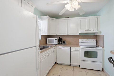 Copropriété à vendre à Palm Springs, Floride: 1 chambre, 83.61 m2 № 2248381 - photo 13
