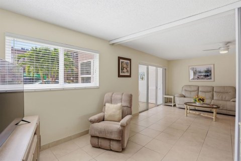 Copropriété à vendre à Palm Springs, Floride: 1 chambre, 83.61 m2 № 2248381 - photo 9