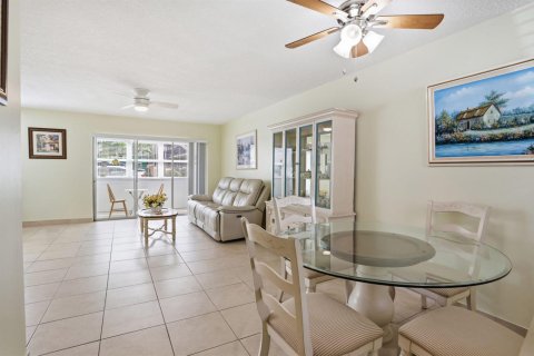 Copropriété à vendre à Palm Springs, Floride: 1 chambre, 83.61 m2 № 2248381 - photo 6
