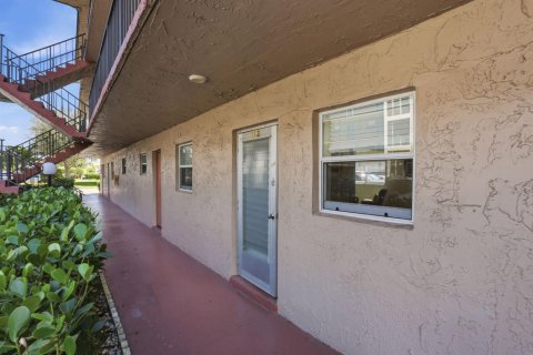 Copropriété à vendre à Palm Springs, Floride: 1 chambre, 83.61 m2 № 2248381 - photo 2