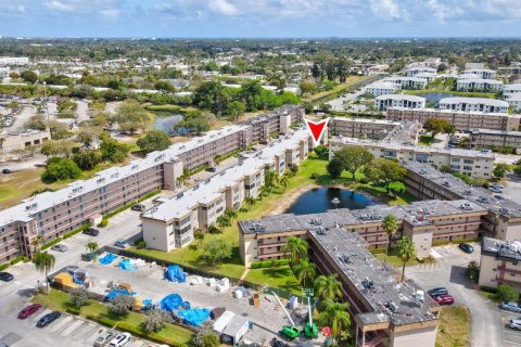 Copropriété à vendre à Palm Springs, Floride: 1 chambre, 83.61 m2 № 2248381 - photo 24