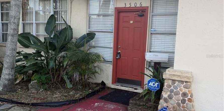 Commercial property in Lakeland, Florida 154.78 sq.m. № 2391017