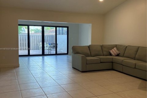 Townhouse in Miami, Florida 3 bedrooms, 138.61 sq.m. № 1923963 - photo 12
