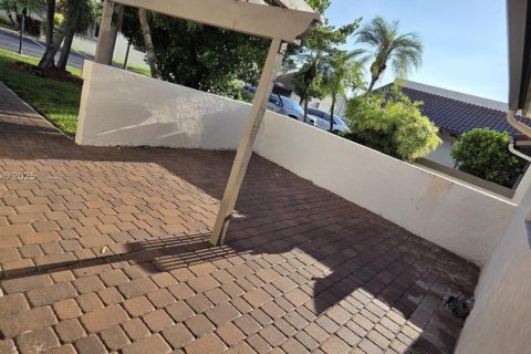 Townhouse in Miami, Florida 3 bedrooms, 138.61 sq.m. № 1923963 - photo 4