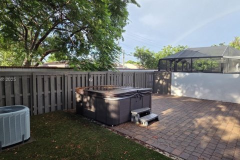 Townhouse in Miami, Florida 3 bedrooms, 138.61 sq.m. № 1923963 - photo 3