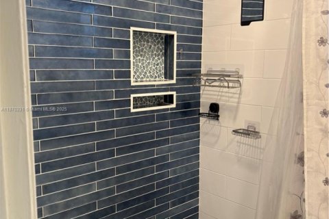 Townhouse in Miami, Florida 3 bedrooms, 138.61 sq.m. № 1923963 - photo 15