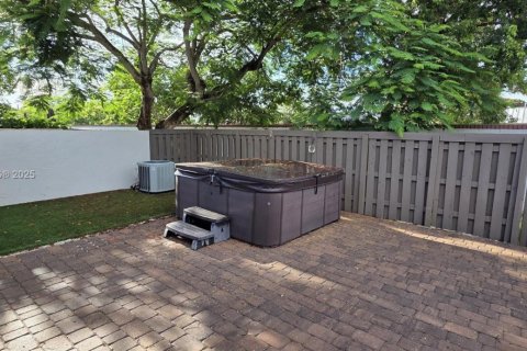 Townhouse in Miami, Florida 3 bedrooms, 138.61 sq.m. № 1923963 - photo 5