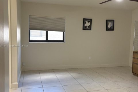 Townhouse in Miami, Florida 3 bedrooms, 138.61 sq.m. № 1923963 - photo 14