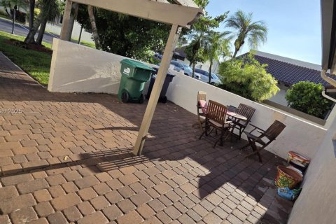 Townhouse in Miami, Florida 3 bedrooms, 138.61 sq.m. № 1923963 - photo 2