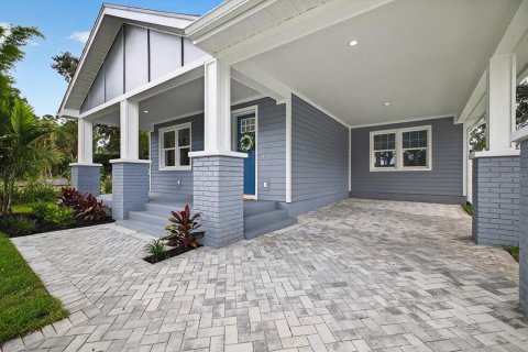 House in Tampa, Florida 3 bedrooms, 175.96 sq.m. № 1865823 - photo 3