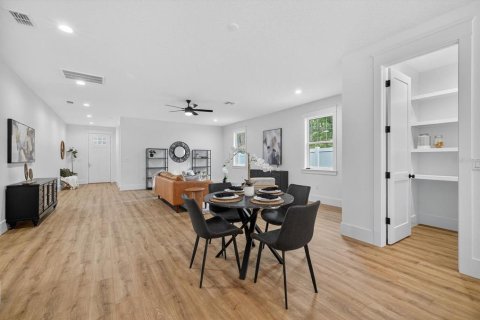 House in Tampa, Florida 3 bedrooms, 175.96 sq.m. № 1865823 - photo 10