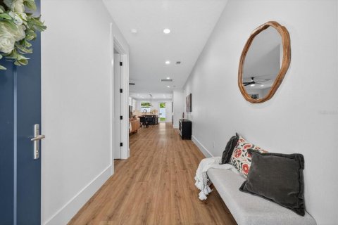 House in Tampa, Florida 3 bedrooms, 175.96 sq.m. № 1865823 - photo 6