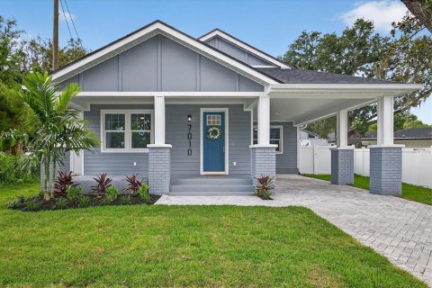 House in Tampa, Florida 3 bedrooms, 175.96 sq.m. № 1865823 - photo 1