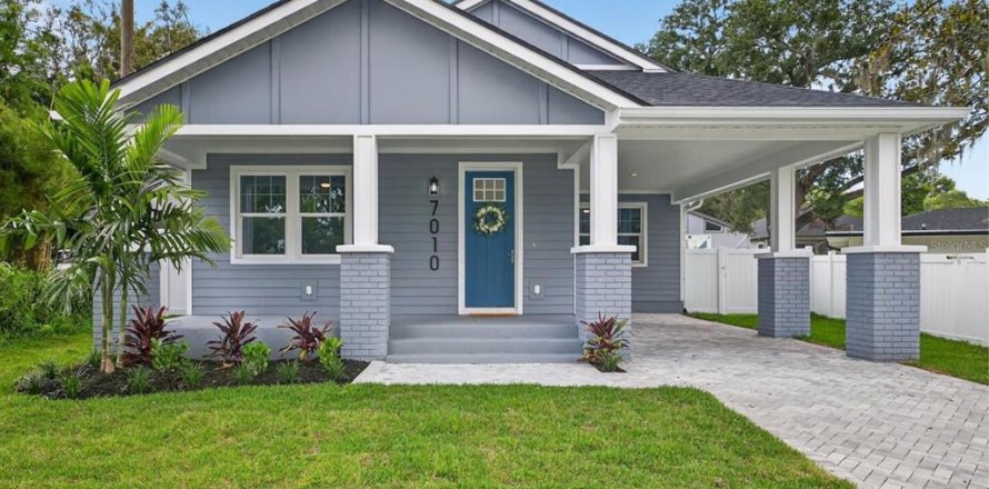 House in Tampa, Florida 3 bedrooms, 175.96 sq.m. № 1865823