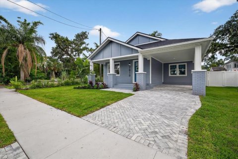 House in Tampa, Florida 3 bedrooms, 175.96 sq.m. № 1865823 - photo 2