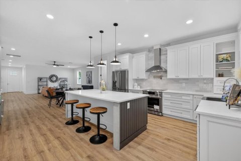 House in Tampa, Florida 3 bedrooms, 175.96 sq.m. № 1865823 - photo 15