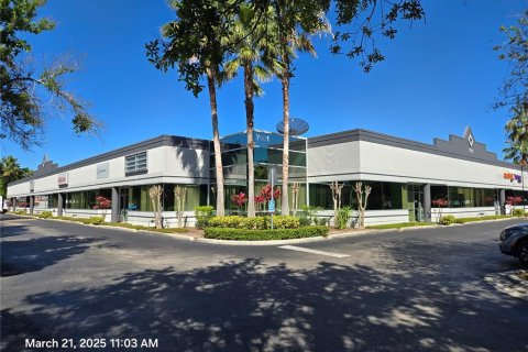 Immobilier commercial à Orlando, Floride 204.38 m2 № 2404935