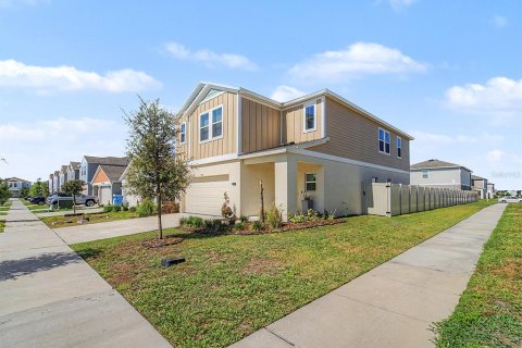 House in Wesley Chapel, Florida 5 bedrooms, 229.47 sq.m. № 2232509 - photo 2