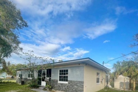House in Saint Petersburg, Florida 3 bedrooms, 115.76 sq.m. № 2390993 - photo 2