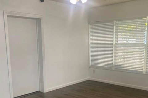 House in Saint Petersburg, Florida 3 bedrooms, 115.76 sq.m. № 2390993 - photo 3