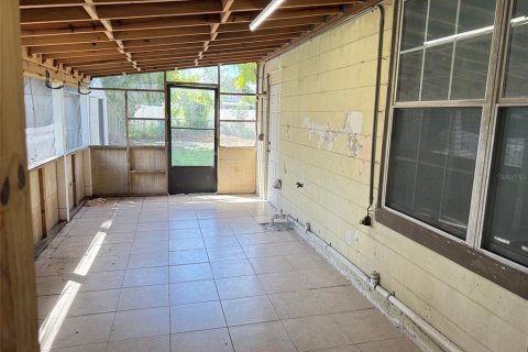 House in Saint Petersburg, Florida 3 bedrooms, 115.76 sq.m. № 2390993 - photo 14