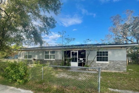 House in Saint Petersburg, Florida 3 bedrooms, 115.76 sq.m. № 2390993