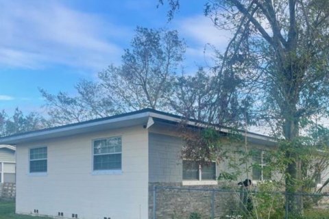 House in Saint Petersburg, Florida 3 bedrooms, 115.76 sq.m. № 2390993 - photo 8