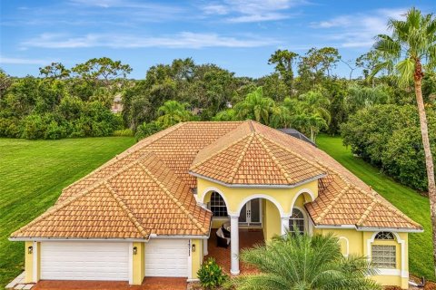 House in Bradenton, Florida 4 bedrooms, 281.22 sq.m. № 1899333 - photo 8