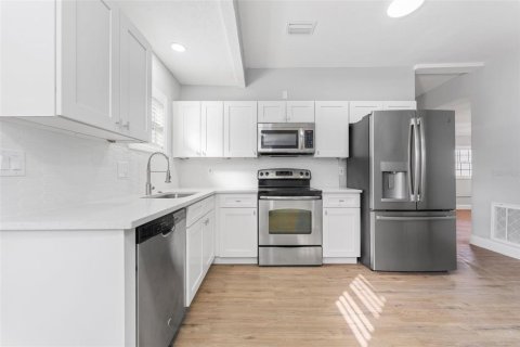 Casa en venta en Saint Petersburg, Florida, 3 dormitorios, 82.22 m2 № 2113690 - foto 7