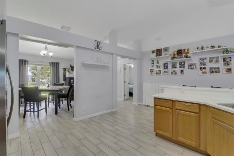 Casa en venta en Port St. Lucie, Florida, 5 dormitorios, 233 m2 № 2300641 - foto 9