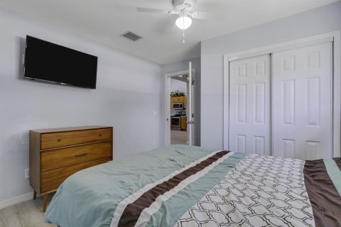 Casa en venta en Port St. Lucie, Florida, 5 dormitorios, 233 m2 № 2300641 - foto 8