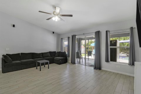 Casa en venta en Port St. Lucie, Florida, 5 dormitorios, 233 m2 № 2300641 - foto 18