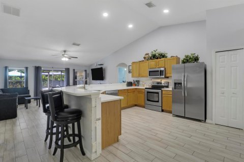 Casa en venta en Port St. Lucie, Florida, 5 dormitorios, 233 m2 № 2300641 - foto 10