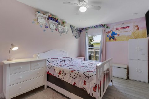 Casa en venta en Port St. Lucie, Florida, 5 dormitorios, 233 m2 № 2300641 - foto 27