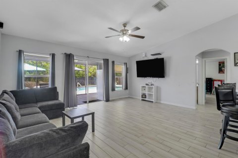 Casa en venta en Port St. Lucie, Florida, 5 dormitorios, 233 m2 № 2300641 - foto 19