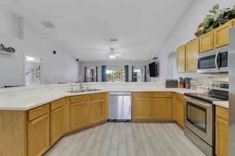 Casa en venta en Port St. Lucie, Florida, 5 dormitorios, 233 m2 № 2300641 - foto 13