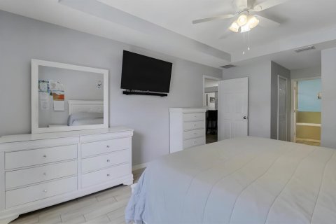 Casa en venta en Port St. Lucie, Florida, 5 dormitorios, 233 m2 № 2300641 - foto 21