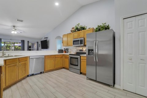 Casa en venta en Port St. Lucie, Florida, 5 dormitorios, 233 m2 № 2300641 - foto 11