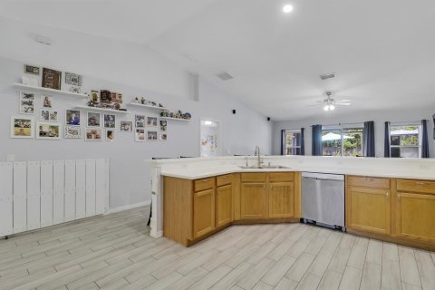 Casa en venta en Port St. Lucie, Florida, 5 dormitorios, 233 m2 № 2300641 - foto 12