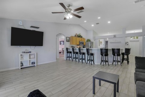 Casa en venta en Port St. Lucie, Florida, 5 dormitorios, 233 m2 № 2300641 - foto 16