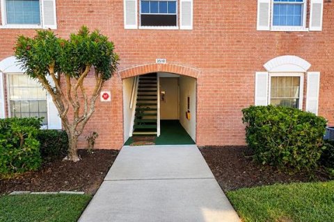 Condo in Saint Petersburg, Florida, 2 bedrooms № 2205458