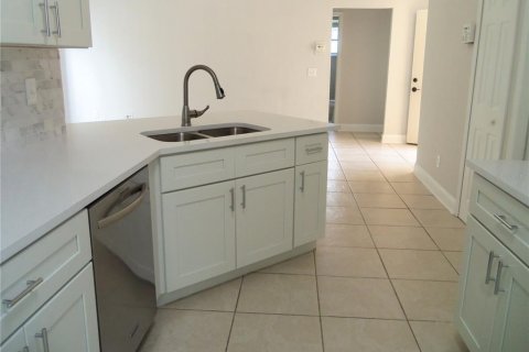 House in Kissimmee, Florida 3 bedrooms, 154.12 sq.m. № 1798575 - photo 12