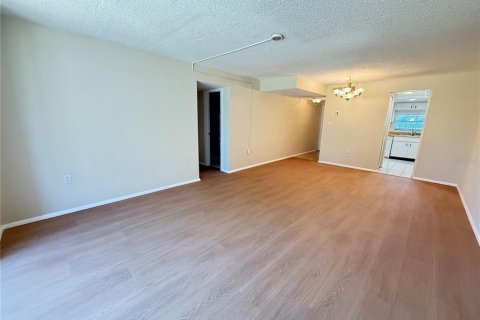 Condo in Brandon, Florida, 1 bedroom  № 1650655 - photo 9